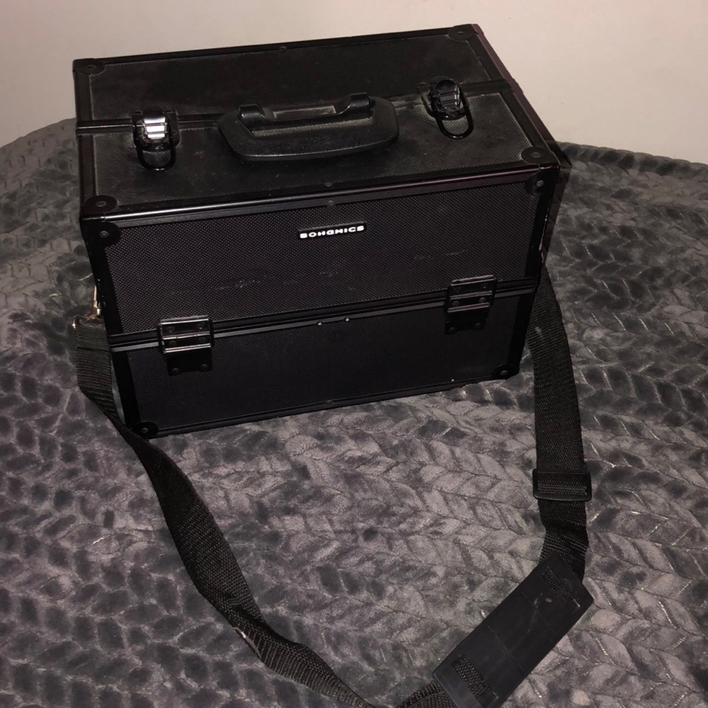 Travel makeup case